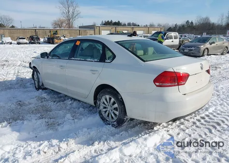 2014 Volkswagen Passat 1.8T Wolfsburg Edition z USA, uszkodzony, nr VIN 1VWAT7A30EC111518
